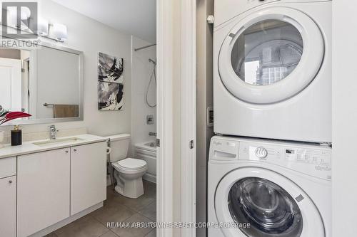 1811 - 5033 Four Springs Avenue, Mississauga, ON - Indoor Photo Showing Laundry Room