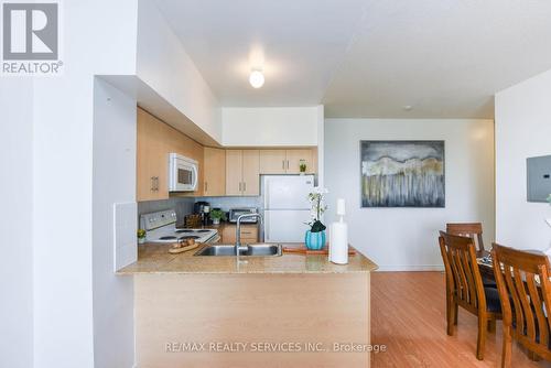 716 - 7405 Goreway Drive, Mississauga, ON - Indoor Photo Showing Kitchen