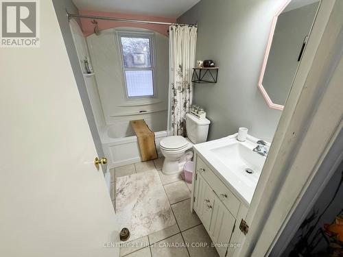 Upstairs Bathroom - 86 Egerton Street, London, ON - Indoor Photo Showing Bathroom