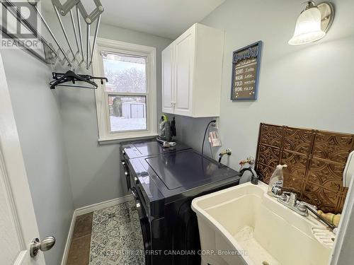 Laundry Room - 86 Egerton Street, London, ON - Indoor Photo Showing Bathroom