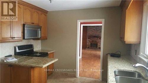 11631 Leslie Street, Richmond Hill, ON - Indoor Photo Showing Kitchen With Double Sink