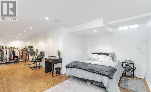 1377 Spring Garden Court, Mississauga, ON - Indoor Photo Showing Bedroom