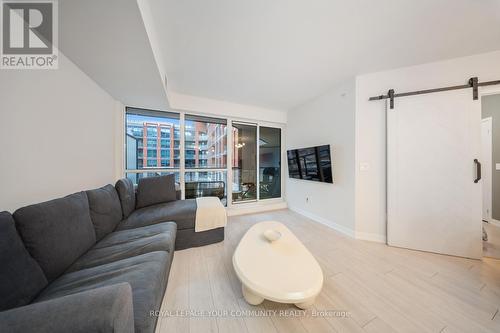 312 - 31 Tippett Road, Toronto, ON - Indoor Photo Showing Living Room