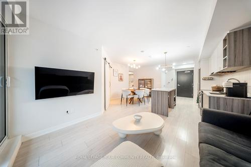 312 - 31 Tippett Road, Toronto, ON - Indoor Photo Showing Living Room