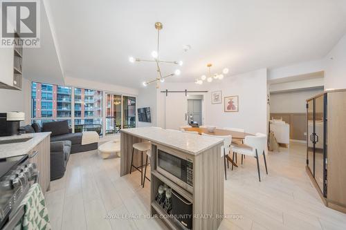 312 - 31 Tippett Road, Toronto, ON - Indoor Photo Showing Kitchen