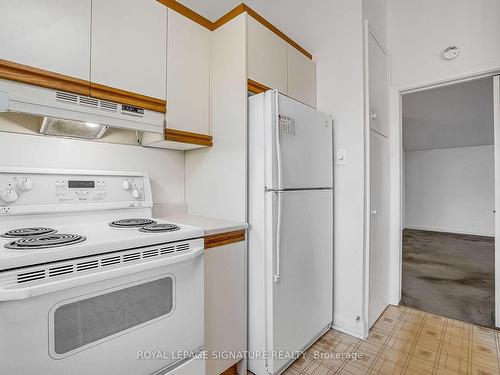 20 Chatfield Dr, Toronto, ON - Indoor Photo Showing Kitchen