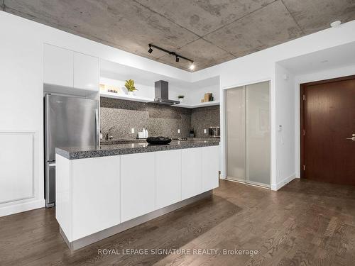 809-75 Portland St, Toronto, ON - Indoor Photo Showing Kitchen