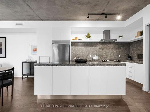 809-75 Portland St, Toronto, ON - Indoor Photo Showing Kitchen