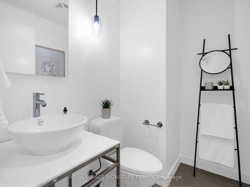 809-75 Portland St, Toronto, ON - Indoor Photo Showing Bathroom