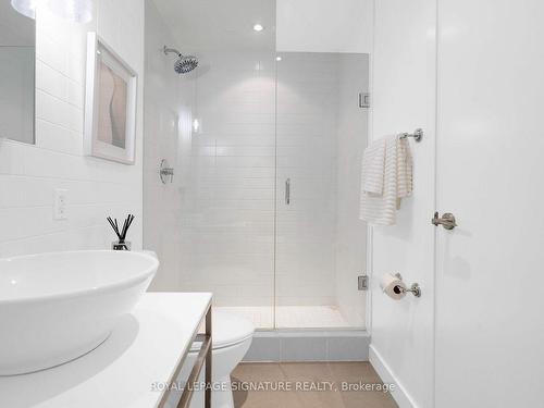 809-75 Portland St, Toronto, ON - Indoor Photo Showing Bathroom