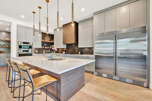 364 Christleton Avenue, Kelowna, BC - Indoor Photo Showing Kitchen With Upgraded Kitchen