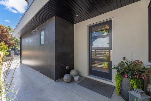 364 Christleton Avenue, Kelowna, BC - Outdoor With Exterior