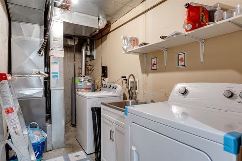 115-133 Wyndham Crescent, Kelowna, BC - Indoor Photo Showing Laundry Room