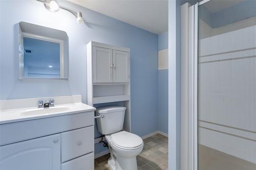 115-133 Wyndham Crescent, Kelowna, BC - Indoor Photo Showing Bathroom