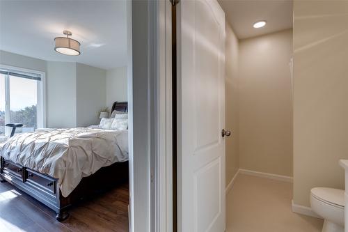 409-3160 Casorso Road, Kelowna, BC - Indoor Photo Showing Bedroom