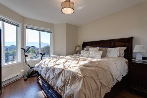 409-3160 Casorso Road, Kelowna, BC - Indoor Photo Showing Bedroom