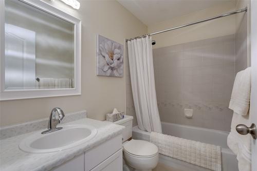 409-3160 Casorso Road, Kelowna, BC - Indoor Photo Showing Bathroom