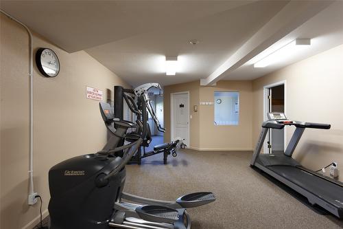 409-3160 Casorso Road, Kelowna, BC - Indoor Photo Showing Gym Room