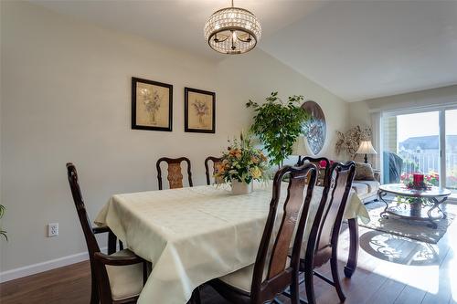 409-3160 Casorso Road, Kelowna, BC - Indoor Photo Showing Dining Room