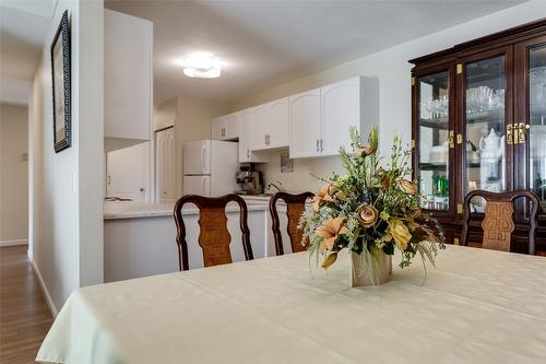 409-3160 Casorso Road, Kelowna, BC - Indoor Photo Showing Dining Room