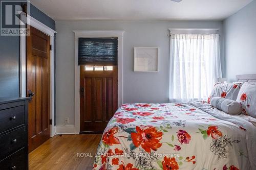 15 Connaught Avenue S, Hamilton, ON - Indoor Photo Showing Bedroom