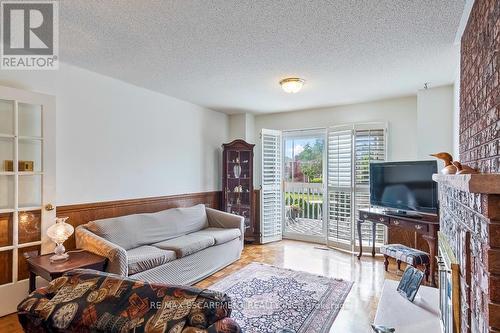 1983 Roy Ivor Crescent, Mississauga, ON - Indoor Photo Showing Living Room