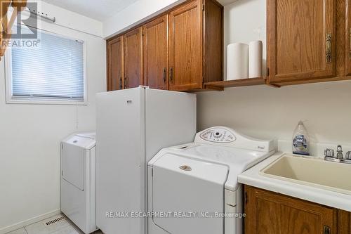 1983 Roy Ivor Crescent, Mississauga, ON - Indoor Photo Showing Laundry Room