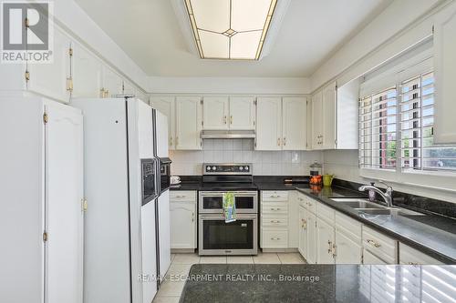 1983 Roy Ivor Crescent, Mississauga, ON - Indoor Photo Showing Kitchen With Double Sink