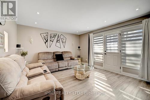 3 - 985 Limeridge Road E, Hamilton, ON - Indoor Photo Showing Living Room