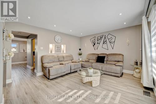 3 - 985 Limeridge Road E, Hamilton, ON - Indoor Photo Showing Living Room