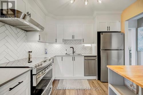 3 - 985 Limeridge Road E, Hamilton, ON - Indoor Photo Showing Kitchen With Stainless Steel Kitchen With Upgraded Kitchen