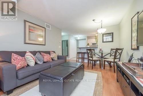 325 - 684 Warden Avenue, Toronto, ON - Indoor Photo Showing Living Room