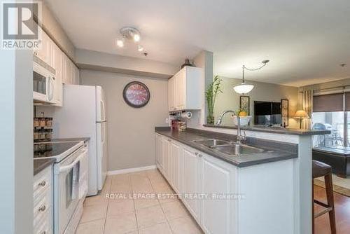 325 - 684 Warden Avenue, Toronto, ON - Indoor Photo Showing Kitchen With Double Sink