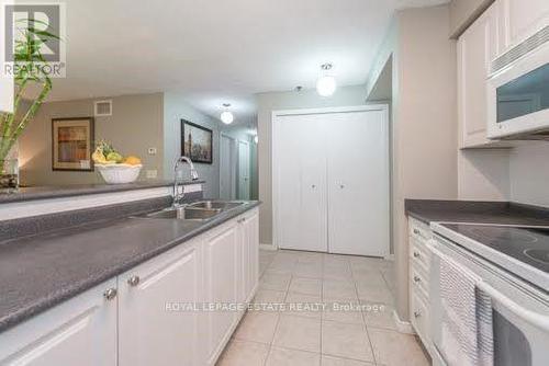 325 - 684 Warden Avenue, Toronto, ON - Indoor Photo Showing Kitchen With Double Sink