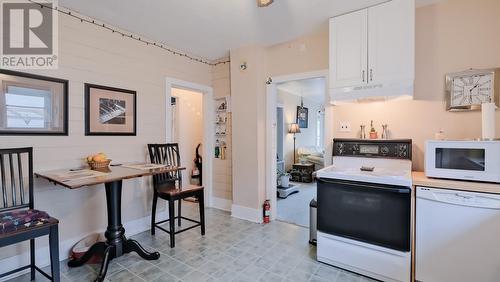 342 Norton Street, Penticton, BC - Indoor Photo Showing Kitchen