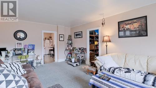 342 Norton Street, Penticton, BC - Indoor Photo Showing Living Room