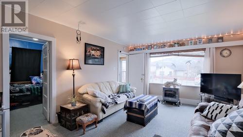 342 Norton Street, Penticton, BC - Indoor Photo Showing Living Room