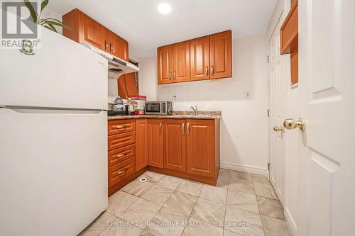 5 - 3175 Kirwin Avenue, Mississauga, ON - Indoor Photo Showing Kitchen