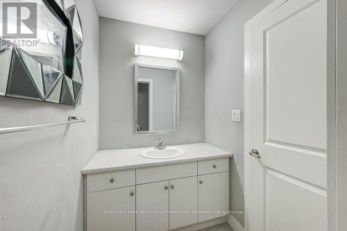 745 Chelton Road, London, ON - Indoor Photo Showing Bathroom