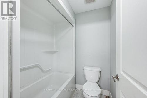 745 Chelton Road, London, ON - Indoor Photo Showing Bathroom