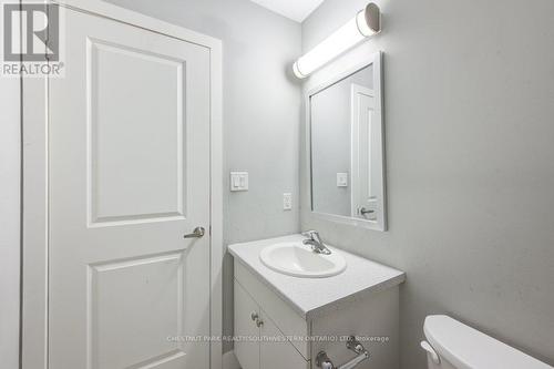 745 Chelton Road, London, ON - Indoor Photo Showing Bathroom