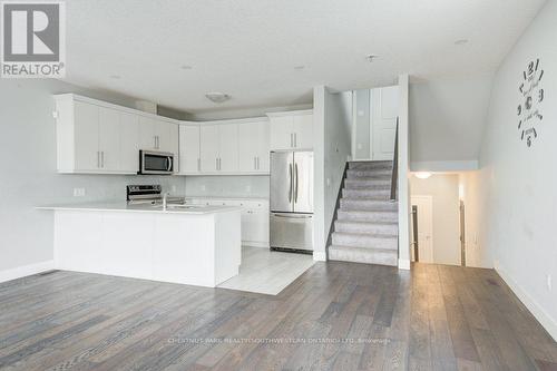 745 Chelton Road, London, ON - Indoor Photo Showing Kitchen