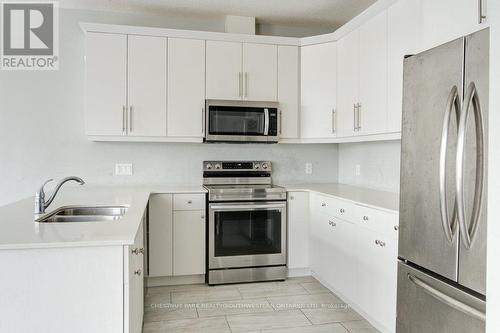 745 Chelton Road, London, ON - Indoor Photo Showing Kitchen With Double Sink