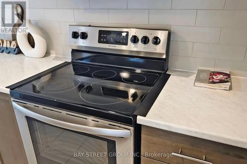 2 Groom Lane, Hamilton, ON - Indoor Photo Showing Kitchen