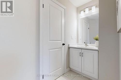 2 Groom Lane, Hamilton, ON - Indoor Photo Showing Bathroom