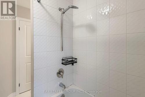 2 Groom Lane, Hamilton, ON - Indoor Photo Showing Bathroom