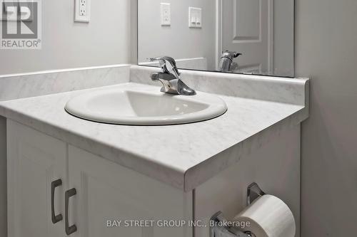 2 Groom Lane, Hamilton, ON - Indoor Photo Showing Bathroom