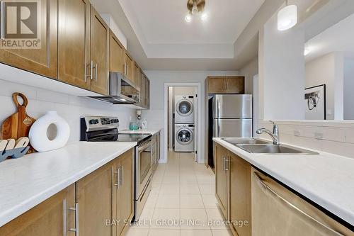 2 Groom Lane, Hamilton, ON - Indoor Photo Showing Kitchen With Double Sink