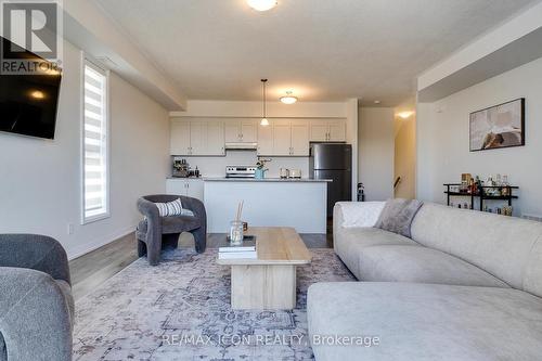 68 - 261 Woodbine Avenue W, Kitchener, ON - Indoor Photo Showing Living Room