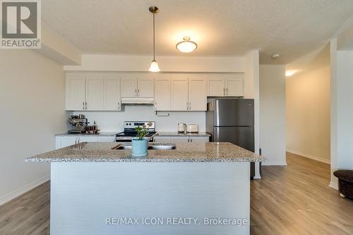 68 - 261 Woodbine Avenue W, Kitchener, ON - Indoor Photo Showing Kitchen